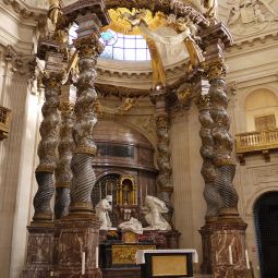 Baldaquin et mai&#770;tre-autel de l'glise du Val-de-Grce - Paris 5e