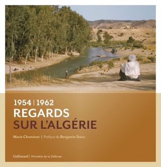 © Couverture du livre "Regards sur l'Algérie" - éditions Gallimard