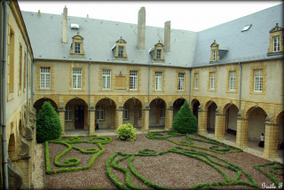 Abbaye Royale de Saint-Arnoul ©Rodolphe Lebois