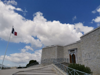 Entrée du Mémorial du débarquement et de la libération en Provence du Mont-Faron ©Tous droits réservés