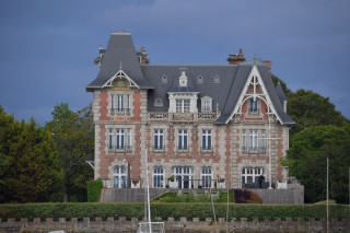 Villa Kerlilon (construction 1899), réquisitionnée en 1940 pour servir de commandement Allemand de l'Amiral Doenitz ©Karine LT / Marine nationale