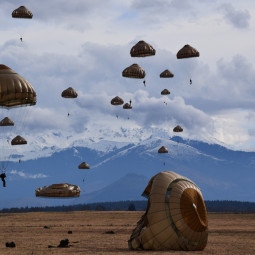 Entraînement saut à Ger ©35e régiment d'artillerie parachutiste