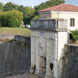 Porte de la citadelle de Bayonne - CC BY-SA 3.0