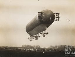 Photographie extraite de la collection "Arostation" Muse de l'Air et de l'Espace