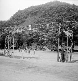 Entre du camp de repos du BF/ONU  Kaepyong, 1952 (ECPAD, F52-109 R31)