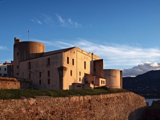 Caserne Sempierno, palais du Gouverneur © CC BY-SA 3.0