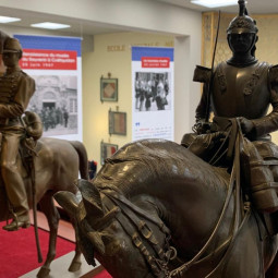 Sculpture d'un officier (c) Tous droits réservés